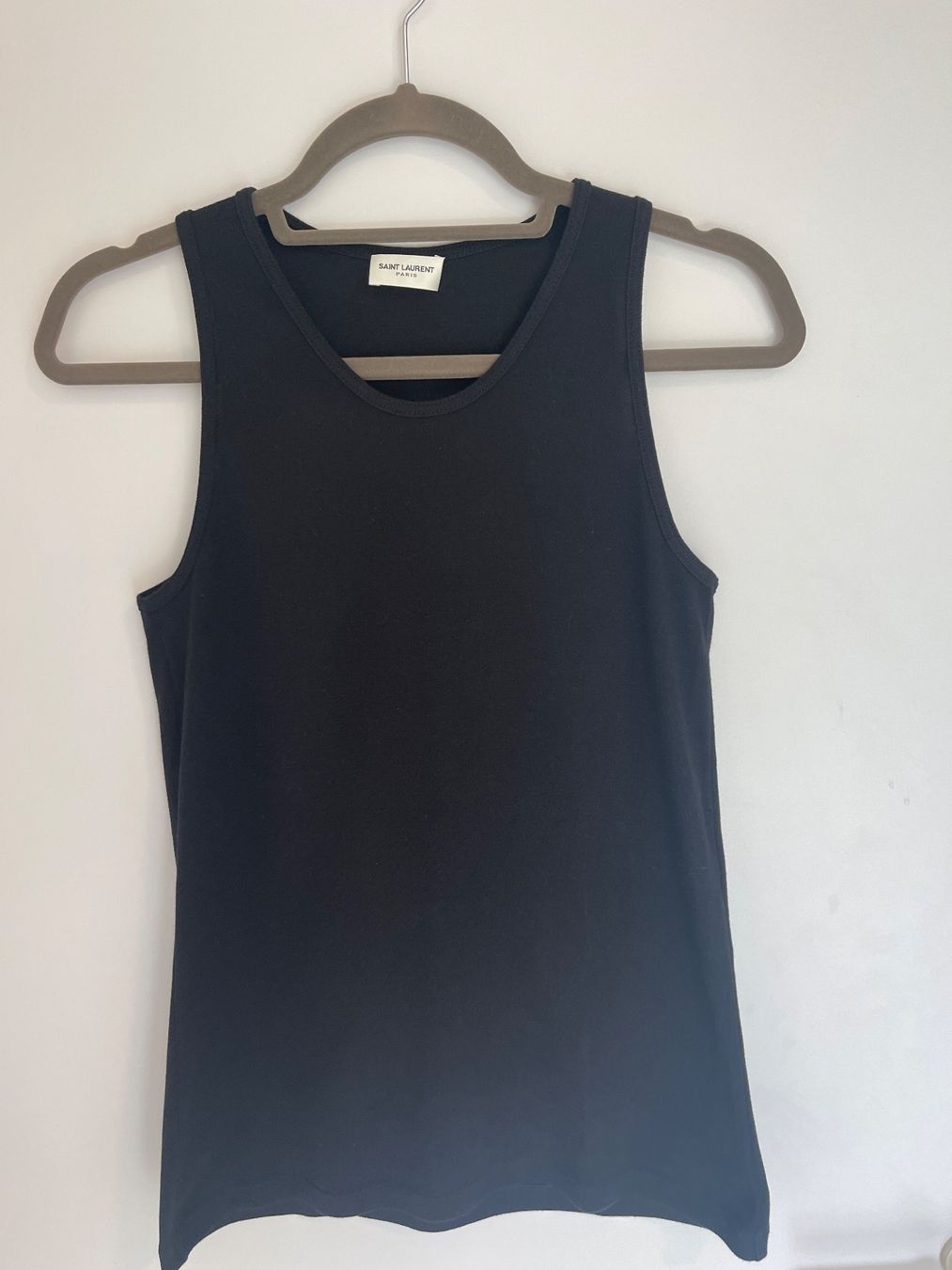 Saint Laurent Top: Schwarzes Tank Top von Saint Laurent – Usato da Zizers venduto da sarah_1987 2