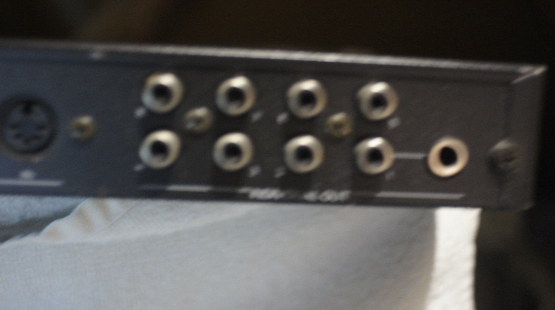 Roland Instruments de musique: Sampler Roland S 330 – D'occasion à Zénauva par Alois6 3