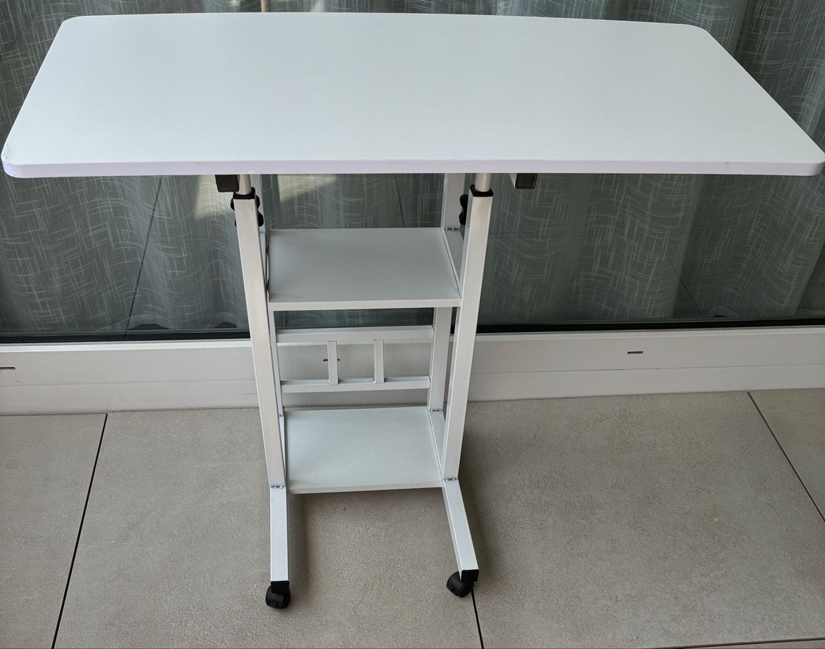 Tische: Jolie table sur roulettes – Gebraucht aus Collombey von ste_rb76