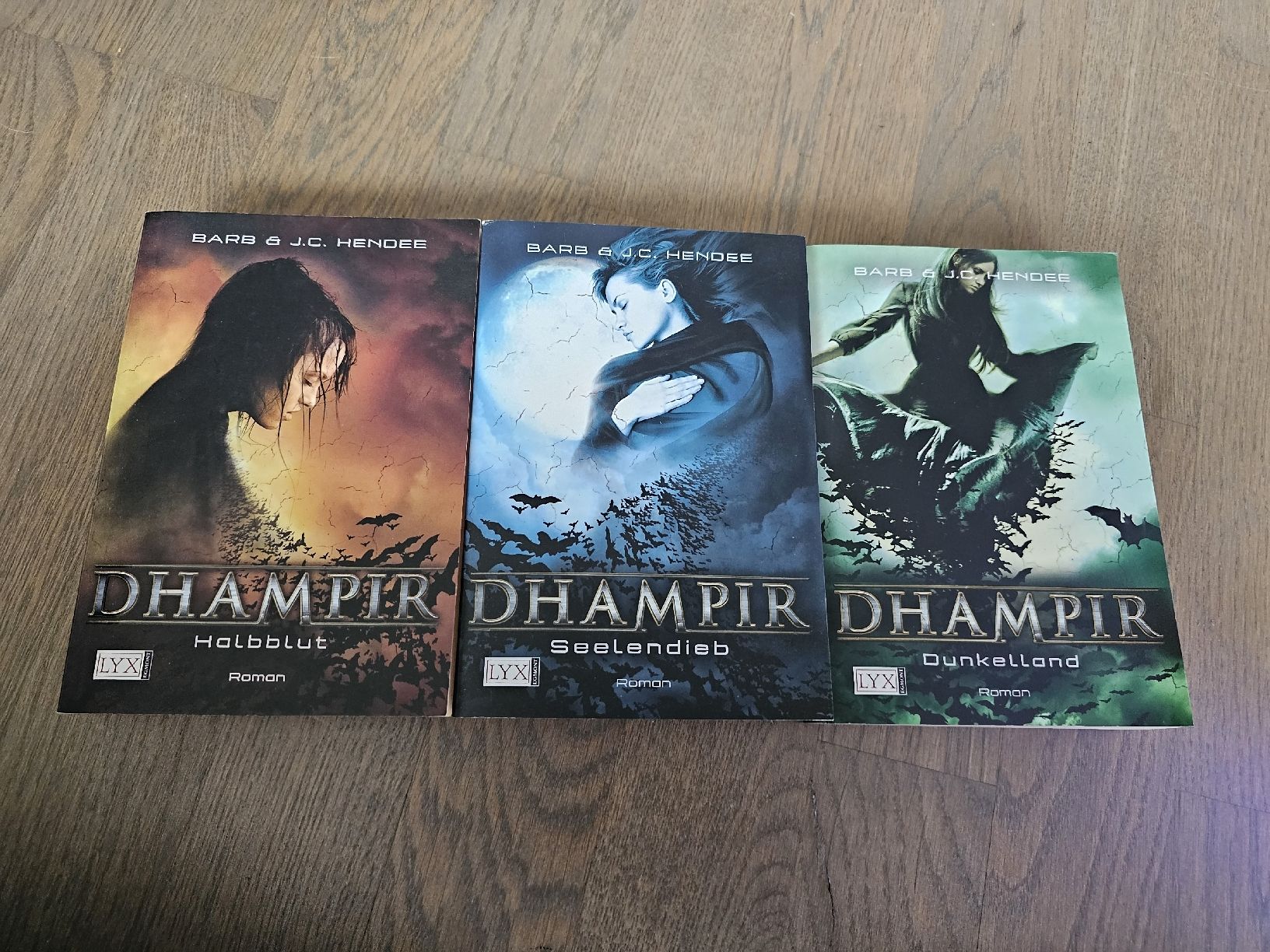 Libri: Dhampir - Barb Hendee – Usato da Hinterforst venduto da impatiently