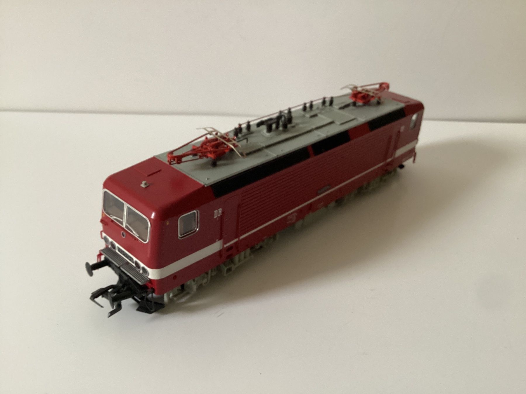 Roco Modelleisenbahnen: Roco 43680 DR 143 573-4 H0 1:87 – Gebraucht aus Effretikon von simtek_de