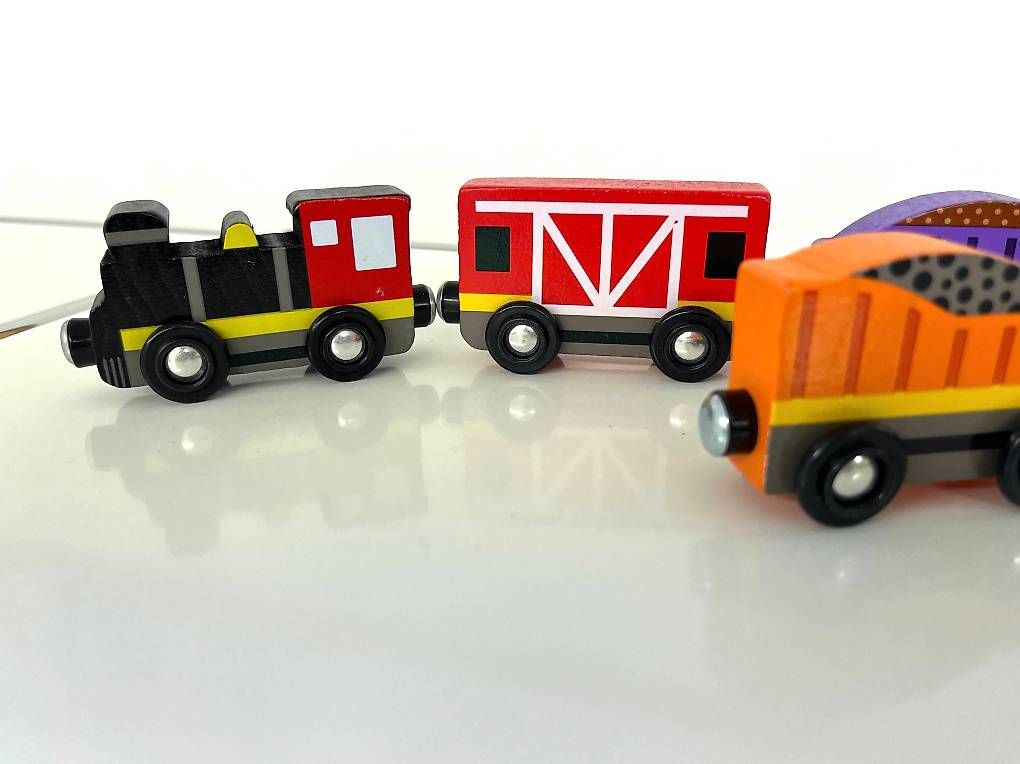 Jouets: Holz Eisenbahn Magnet Verbindungen – D'occasion à Zürich par Ikle00 1