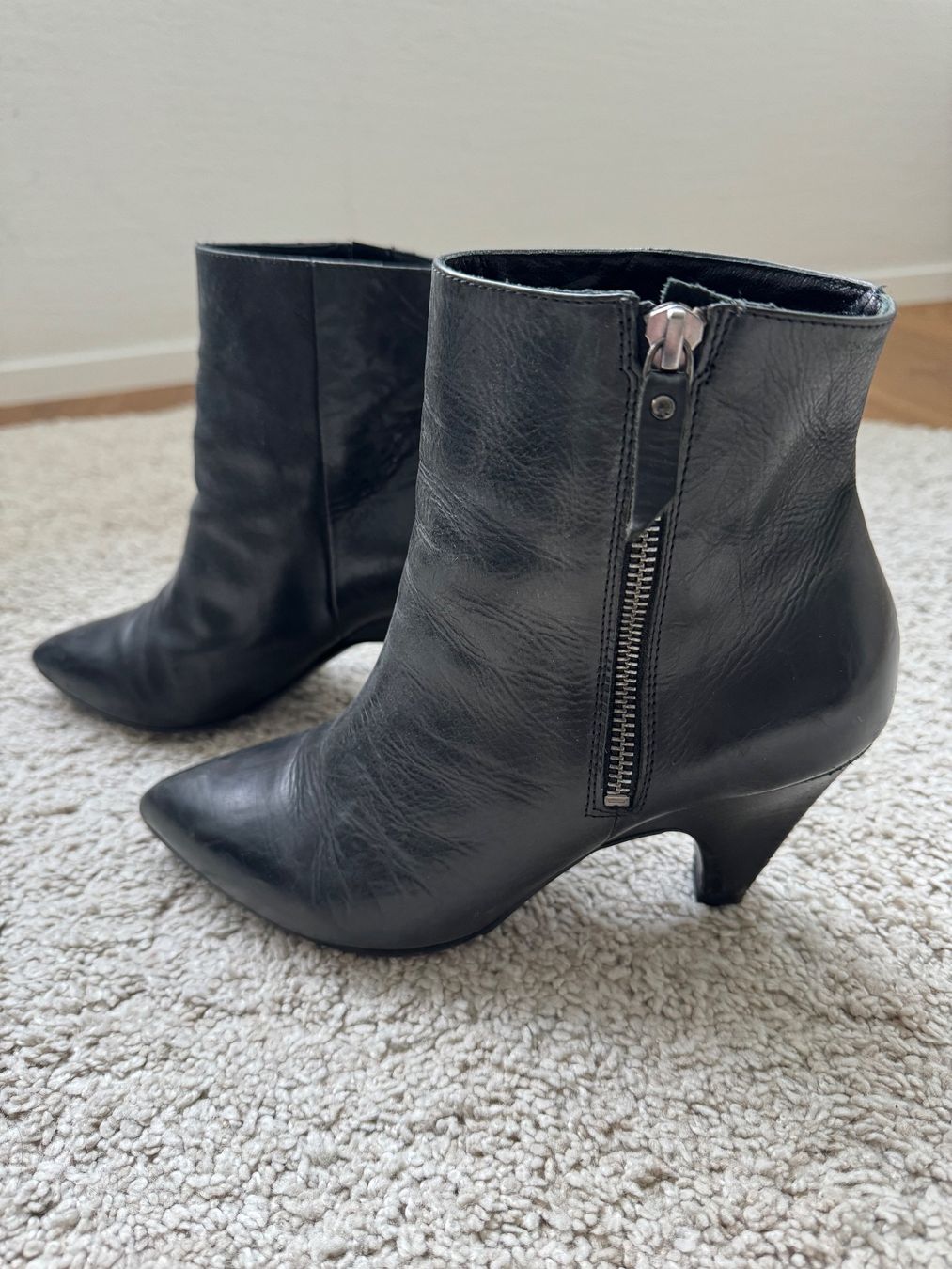 Scarpe da donna: Stiefeletten mit Absatz in schwarz – Usato da Binningen venduto da lea_5mf8