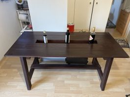 Tavolo in legno massiccio