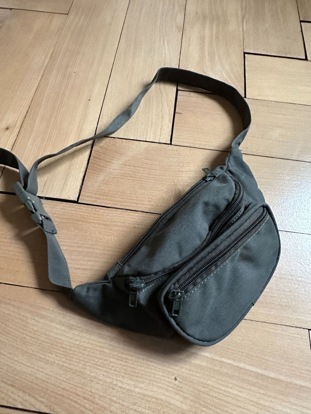 Borse: Bauchtasche olivgrün – Usato da Zürich venduto da Diazaio 1