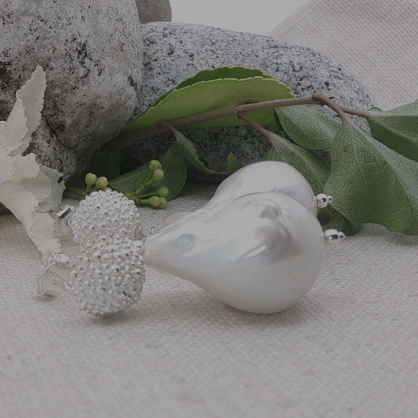 Olga Ribler Boucles d'oreille: Statement Ohrstecker mit Barock Perlen Silber 925 – Neuf (Voir description) à Luzern par Schmuckoutlet 2