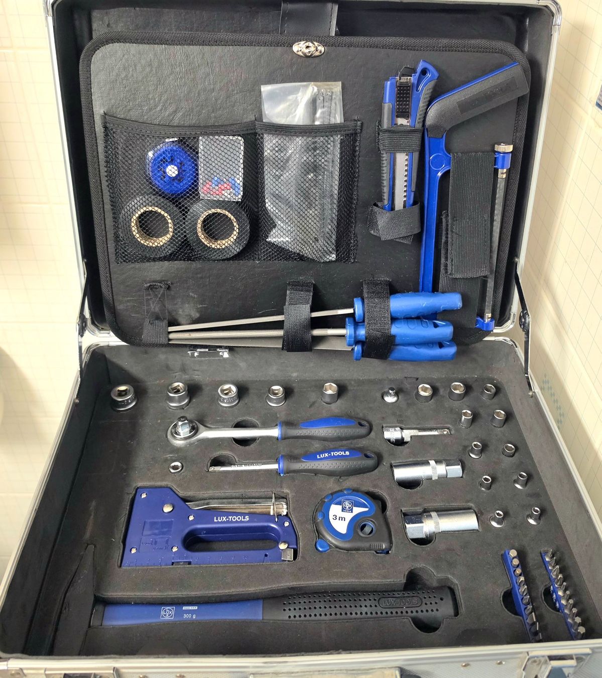 Tous les outils: Werkzeugkoffer – D'occasion à Abtwil SG par Petersb 1