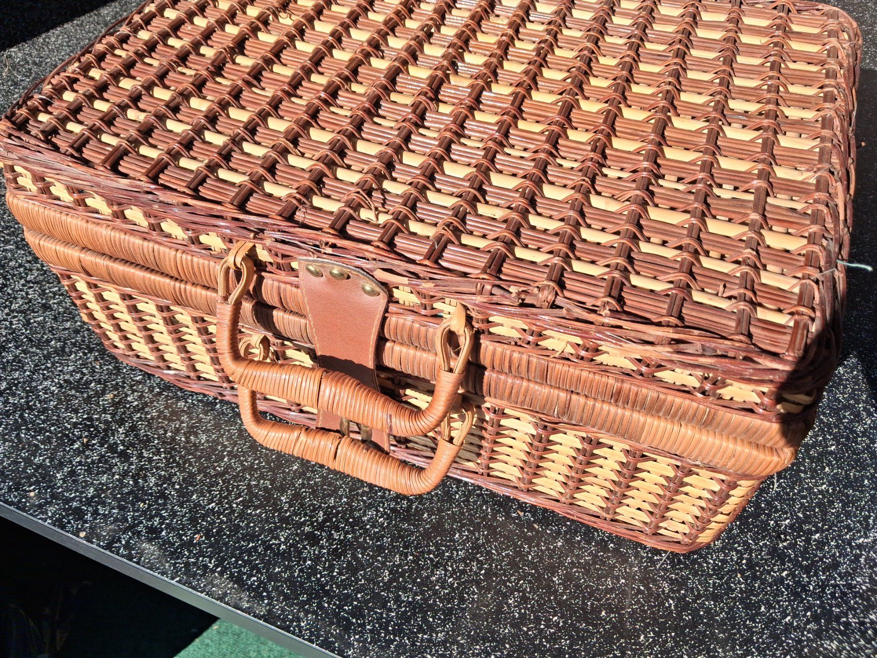 Altro per la casa: Picknickkoffer aus Korbgeflecht gebraucht – Usato da Giswil venduto da VW-GOLF1