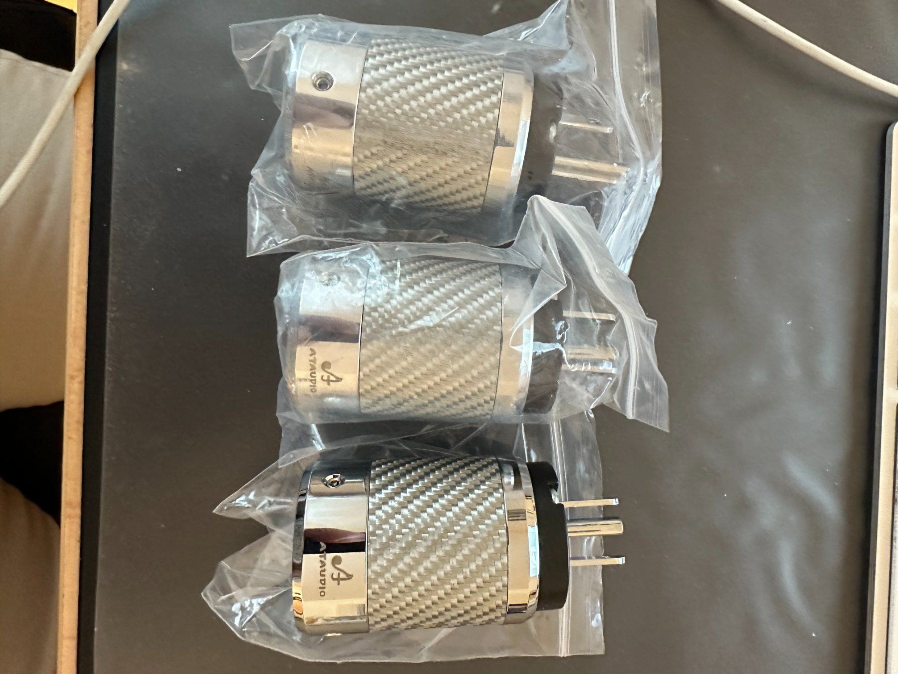 Spine: 3 Stück audiophile Strom-Stecker, US – Usato da Uster venduto da Ausone