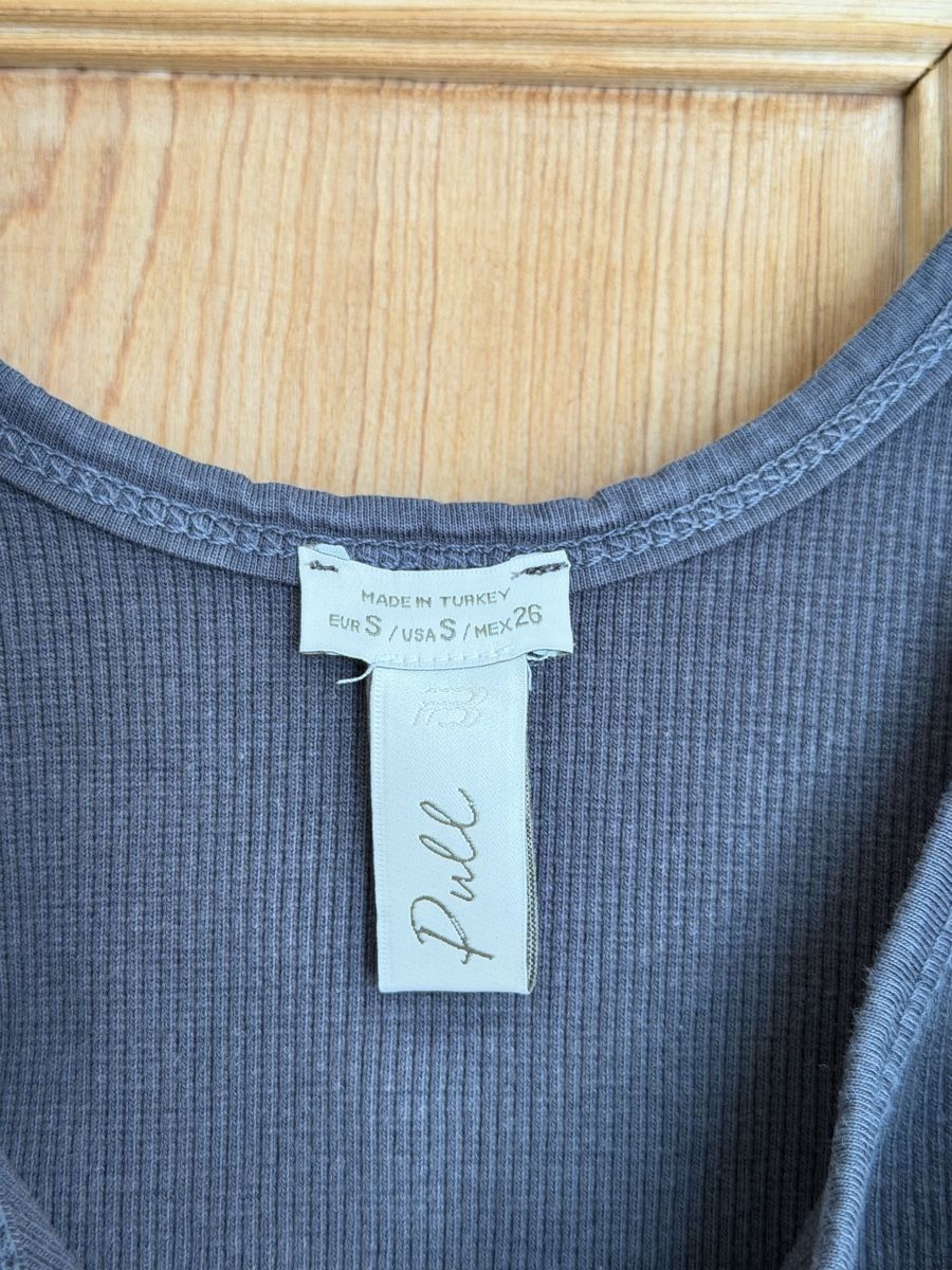 Pull&Bear Top: Pull&Bear Crop Top Grau Gerippt Knöpfe | S – Usato da Samedan venduto da K7kgh 4