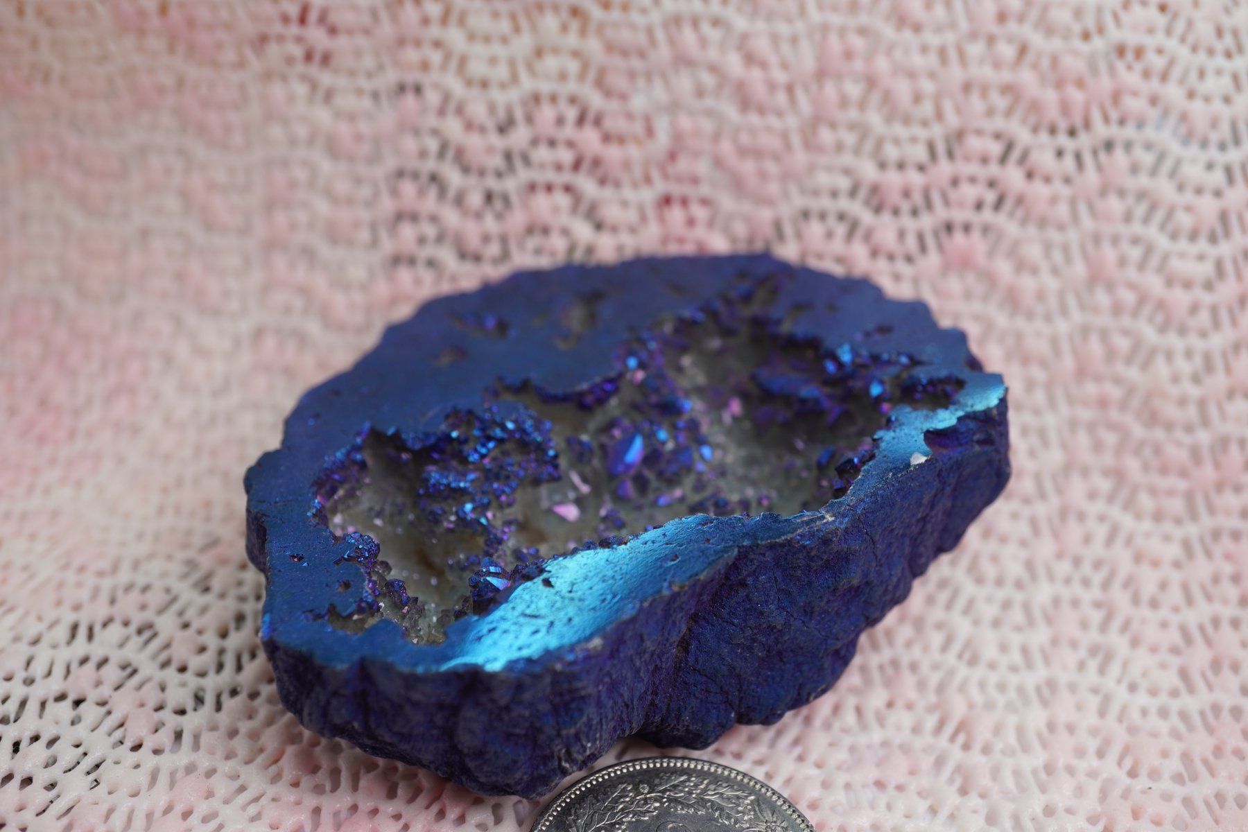 Minerali & Pietre curative: Calcit  Geode   Blau Eingefärbt  Irisierend  7cm – Nuovo e nell'imballaggio originale da Eschenbach venduto da Fengg 4