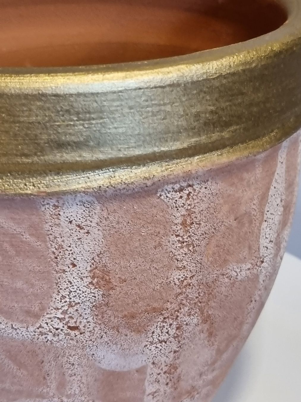 Blumentöpfe: 2x Terracotta Übertopf Shabby Chic Goldrand – Gebraucht aus Scharnachtal von devin03 3