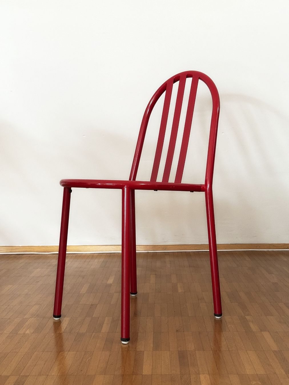 Sedie: Robert Mallet Stevens Design Stuhl Stapelstuhl rot – Usato da Luzern venduto da item 1