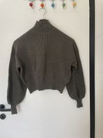 Maglione corto verde oliva, collo alto, taglia M.