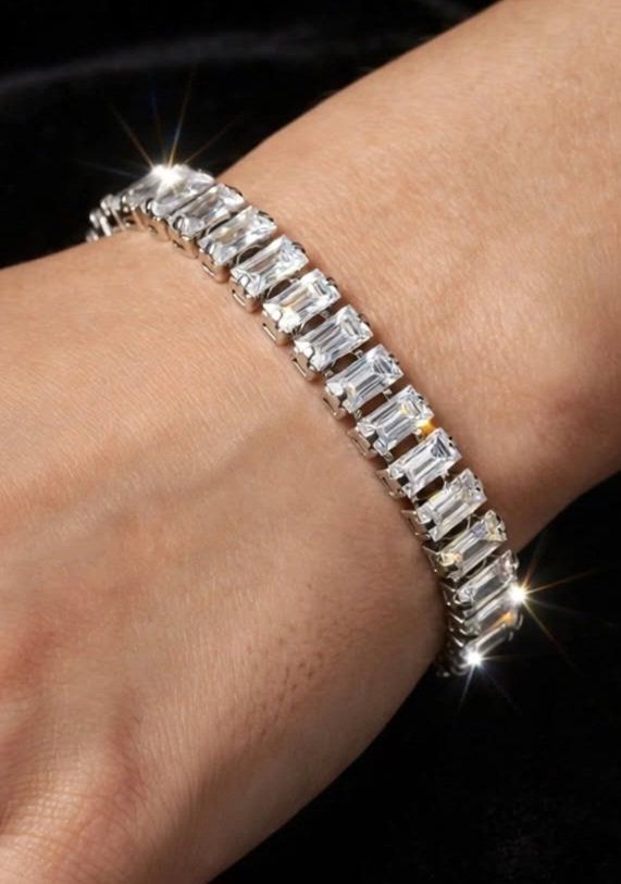 Bracciali & Braccialetti: Bracciale donna zirconi rettangolari regolabile argento – Nuovo (secondo la descrizione) da Giubiasco venduto da Stefaniav