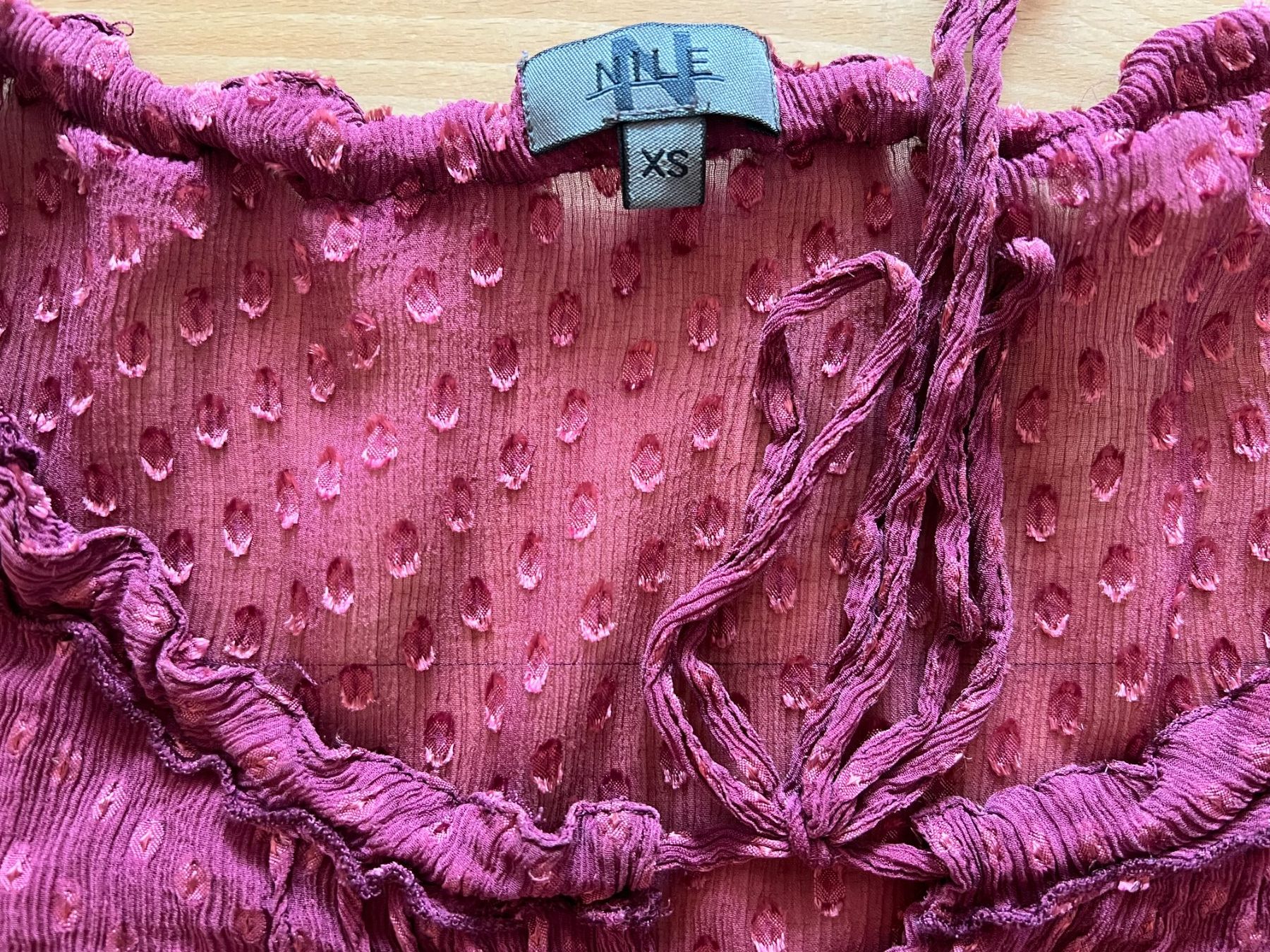 Nile Camicette: transparente Nile Bluse, 100% Seide, Gr. XS, Beere – Usato da Worb venduto da farben20zauber 2