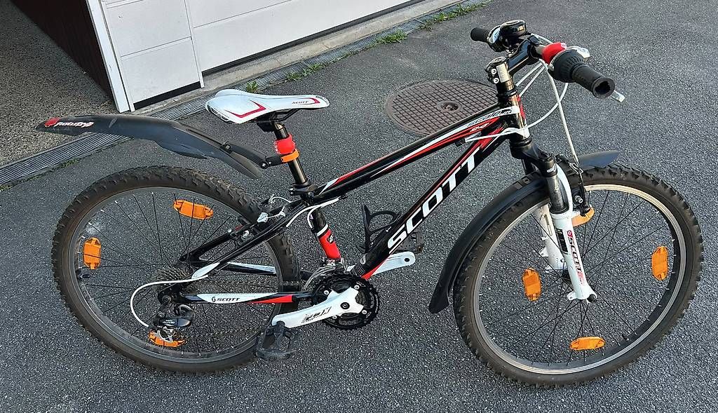 Scott Velos: Scott Scale 24 Junior Racing Mountainbike – Gebraucht aus Ittigen von Nzaugg3