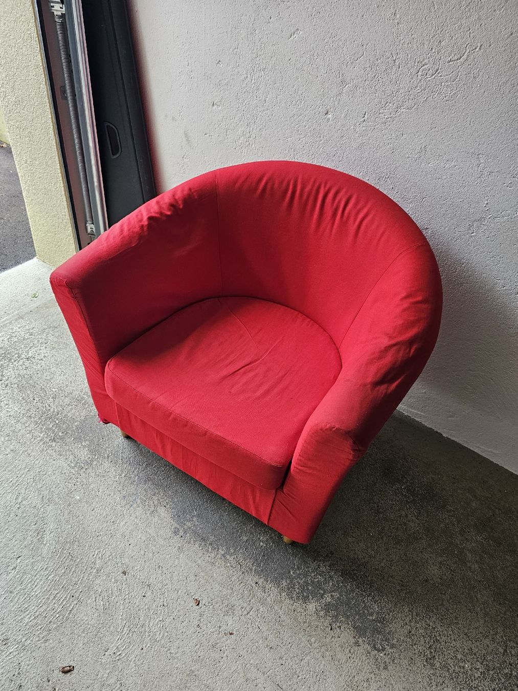 Ikea Poltrone: Gemütlicher roter Sessel – Usato da Pfäffikon ZH venduto da eric0113 1