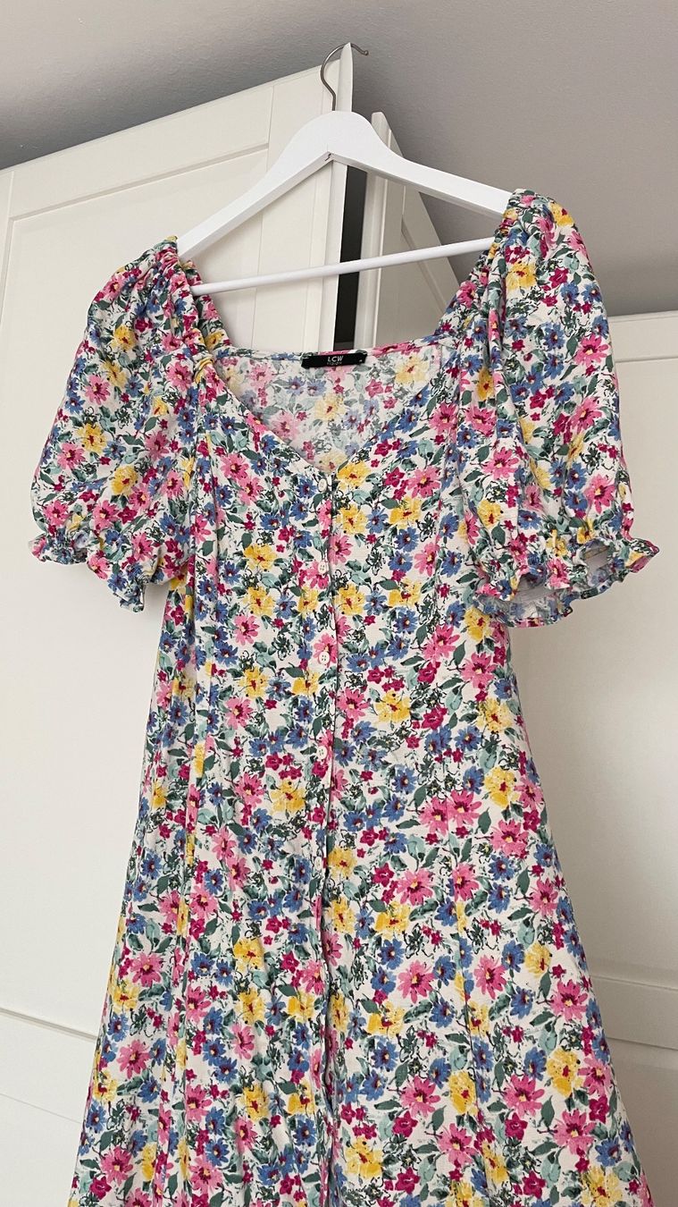 Robes: Kleid Blumenmuster Kurzarm Grösse M – D'occasion à Biel/Bienne par gul_fxx2 1