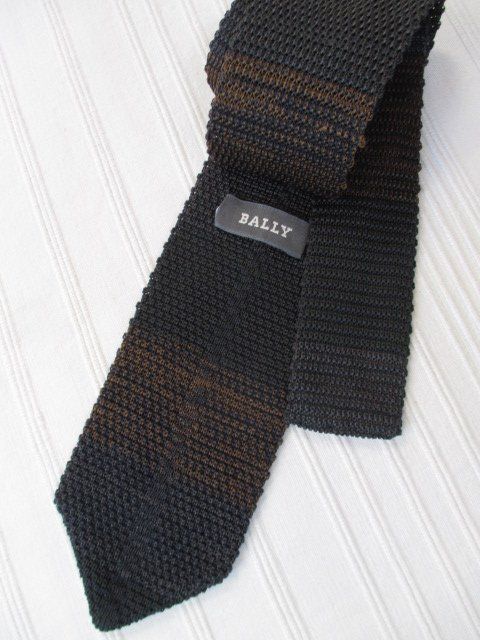 Bally Cravatte: Bally - Krawatte aus Strick mit Knüpfmuster Seide – Usato da Wetzikon ZH venduto da icewear