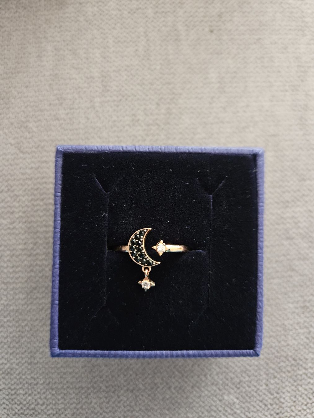 Swarovski Anelli: Swarovski Ring Mondsichel Rosé mit Box – Nuovo (secondo la descrizione) da Bern venduto da Sabulise