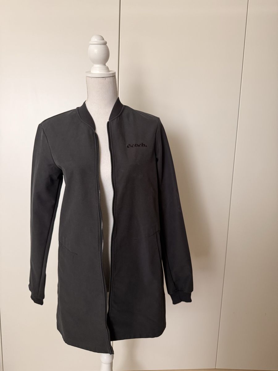 Bench Giacche: Bench Jacke schwarz Gr. S – Nuovo (secondo la descrizione) da Neerach venduto da lar_tkp2