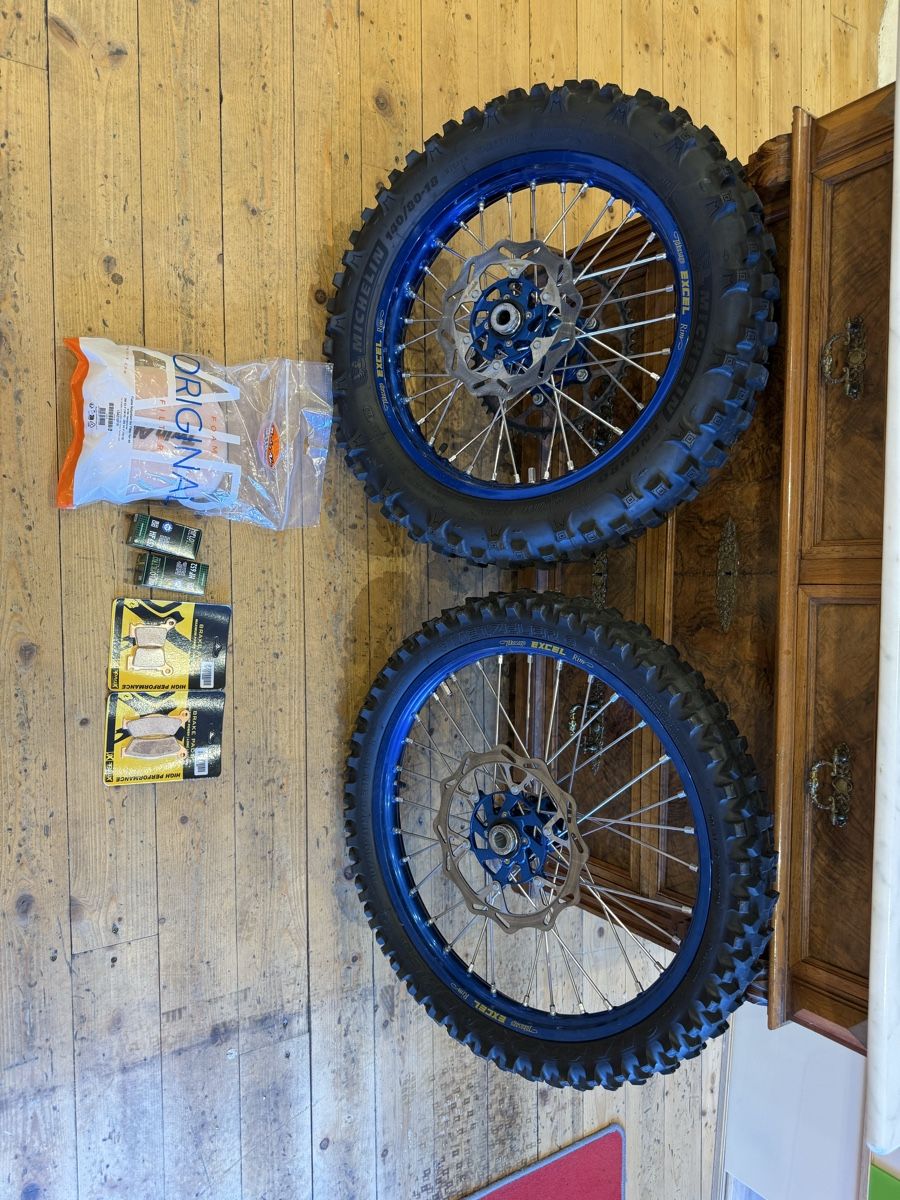 Husqvarna Enduro: Husqvarna FE 450 Mit 2 Reifensatz – Nuovo (secondo la descrizione) da Murten venduto da due_vfp8 5