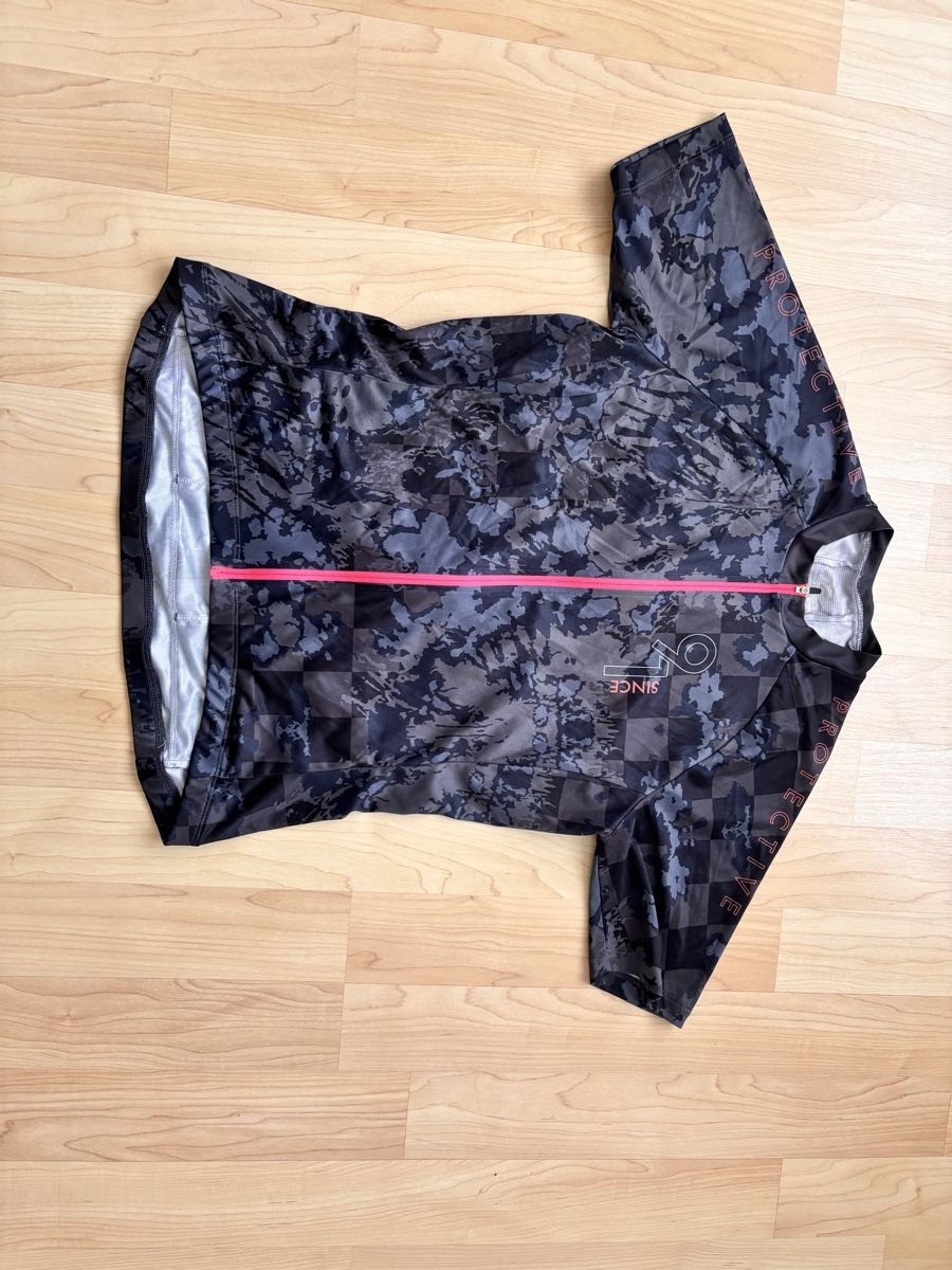 Canottiere & Pantaloni: Radtrikot von Protective kurzarm Gr. 42 – Usato da Rotkreuz venduto da Bonito77