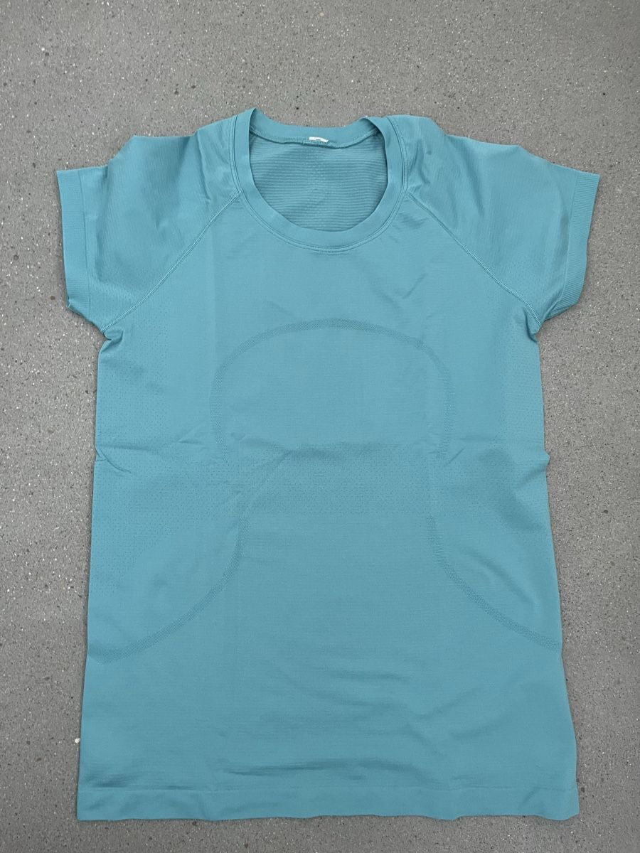 Lululemon T-shirt: Lululemon Shirt Gr. 10 – Usato da Dottikon venduto da kat_jk9m