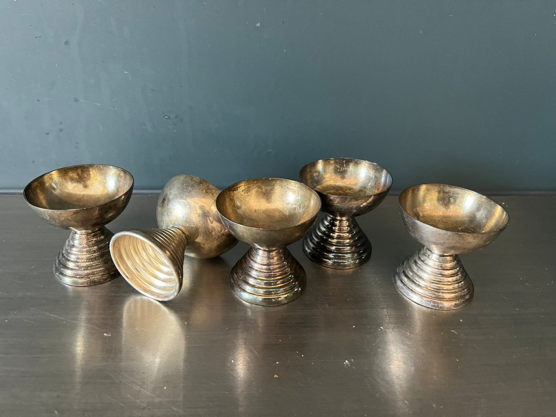 Set di piatti: 5 Vintage Schnapsbecher versilbert Art Déco – Usato da Wädenswil venduto da Aniares2