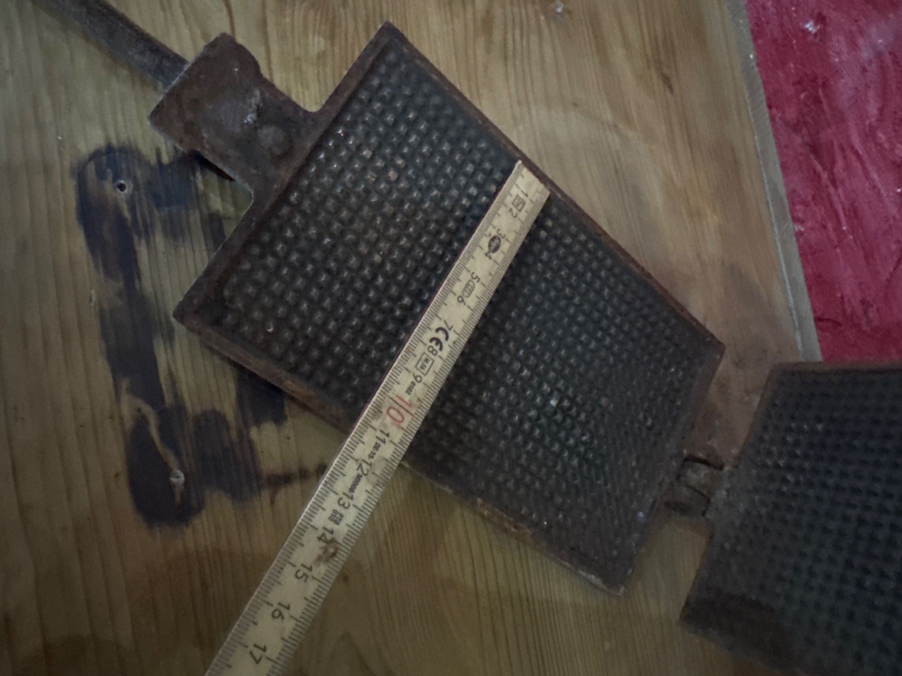 Backformen: Gaufrier ancien en fonte – Gebraucht aus Lajoux JU von Briard0 2