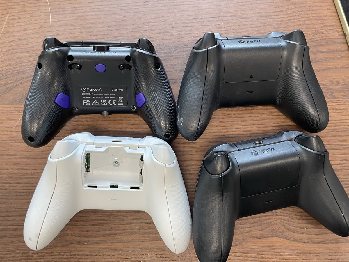 Controller: 4 x XBox Wireless Controller ungetestet  – Defekt aus Näfels von NOXION