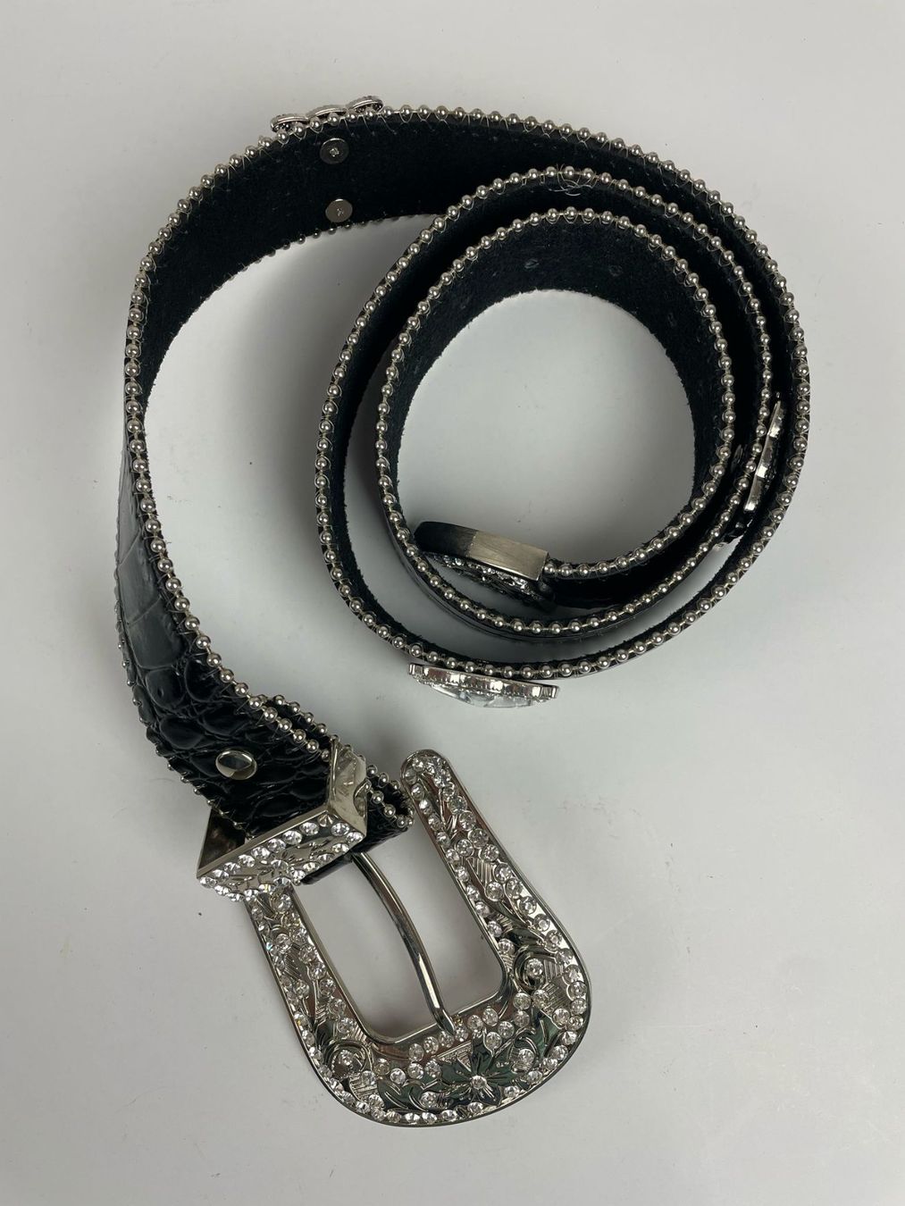 Cinture: Schwarzer Ledergürtel mit Strass-Schnalle Gr. L – Nuovo e nell'imballaggio originale da Wängi venduto da LiqKojote 1