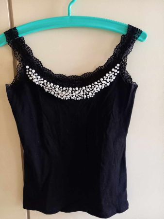Schwarzes Top mit Spitze und Perlen, Grösse 38