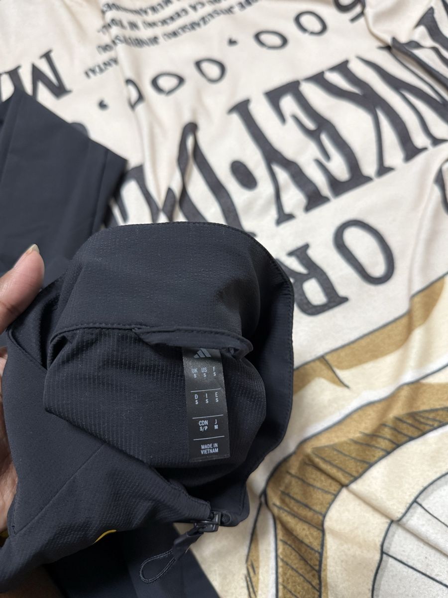Real Madrid Canottiere & Pantaloni: Adidas Marvel Real Madrid Jacket Size M Black Used – Nuovo (secondo la descrizione) da Siggenthal Station venduto da tha_2yxs 1