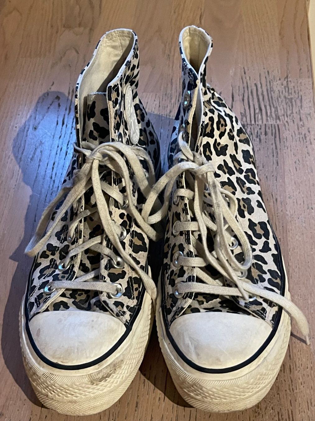 Converse Scarpe da uomo: Converse Hightop Leopardenmuster / Gr. 39 – Usato da Langnau am Albis venduto da KatG 1