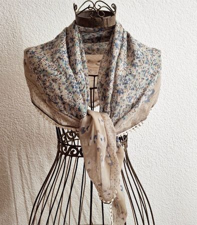 Foulard / Schal Blumenmuster und Spitzen beige/blau/grün