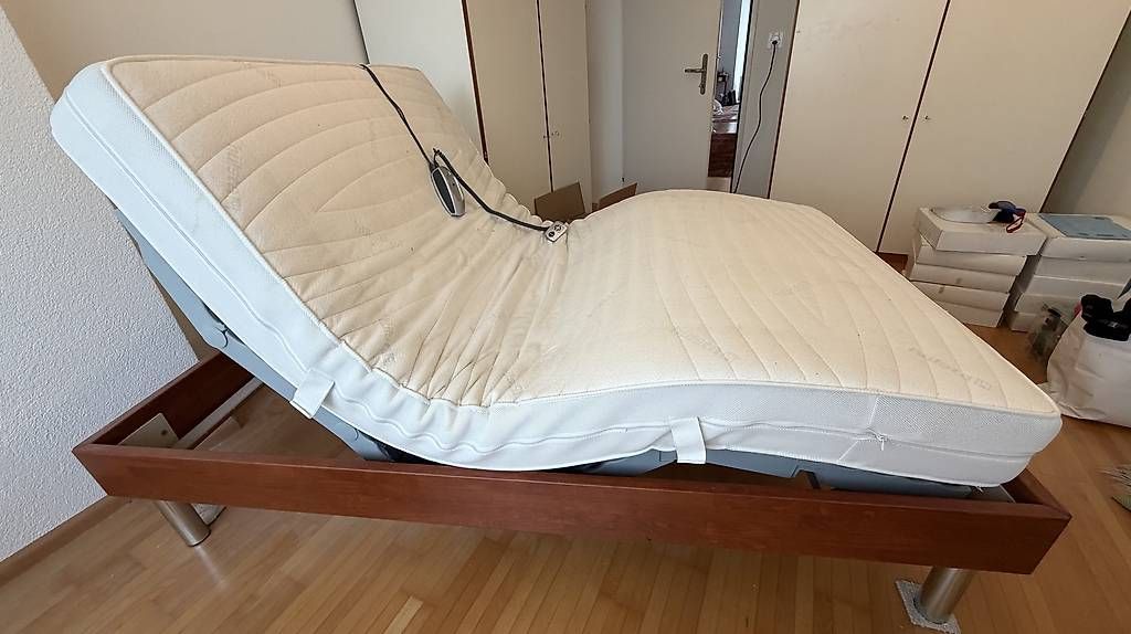 Hülsta Letti: Bett, elektrisch verstellbar – Usato da Muttenz venduto da lillizoo 1
