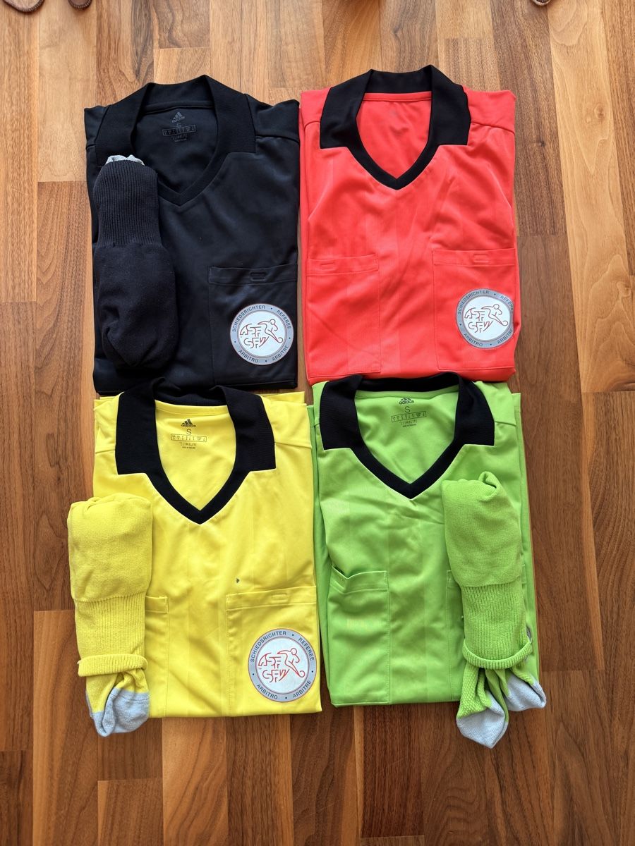 Adidas Maillots de corps & Pantalons: Schiedsrichter Trikots Adidas – Neuf (Voir description) à Heimberg par Vi48or_M 2