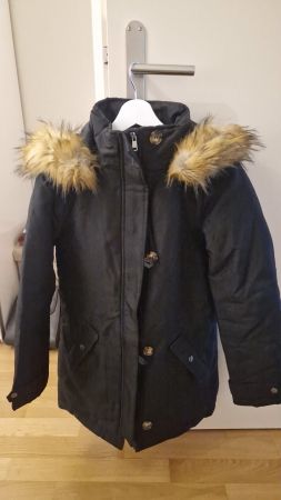 Winterjacke schwarz mit Fellkapuze Grösse S gebraucht