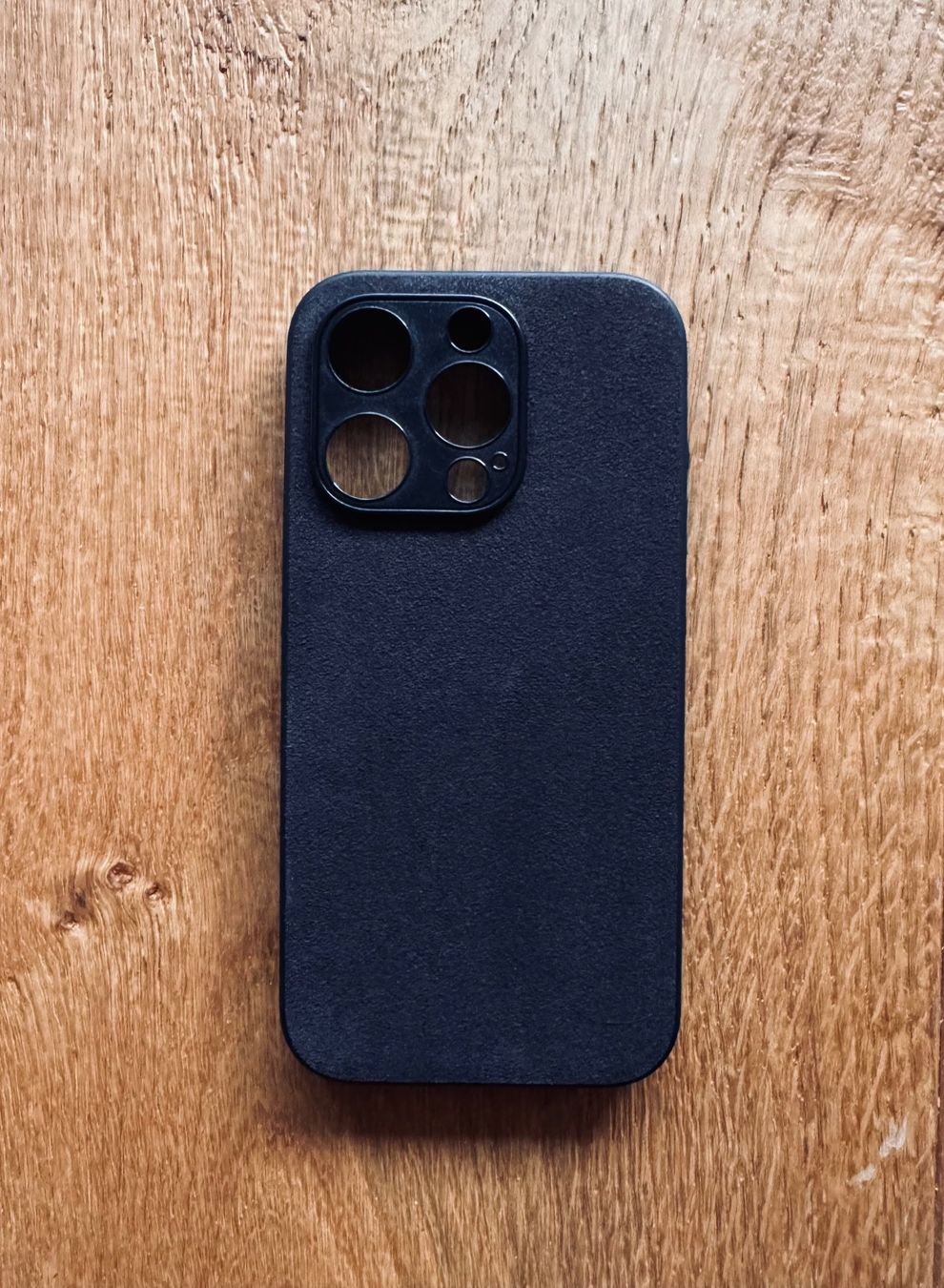 Apple Cover & Protezioni schermo: Apple IPhone 15 Pro Cover Alcantara – Nuovo e nell'imballaggio originale da Flums venduto da Wohrschinli
