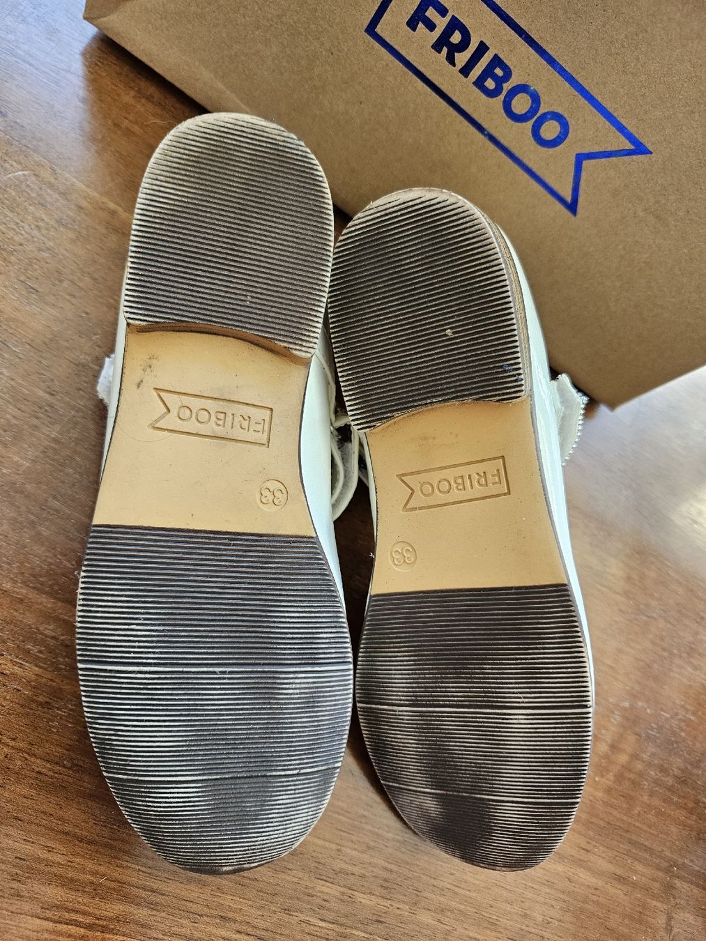 Friboo Scarpe per ragazze: Weisse Lackschuhe Gr. 33 (Friboo) – Nuovo (secondo la descrizione) da Regensdorf venduto da c_est_la_vivie 6