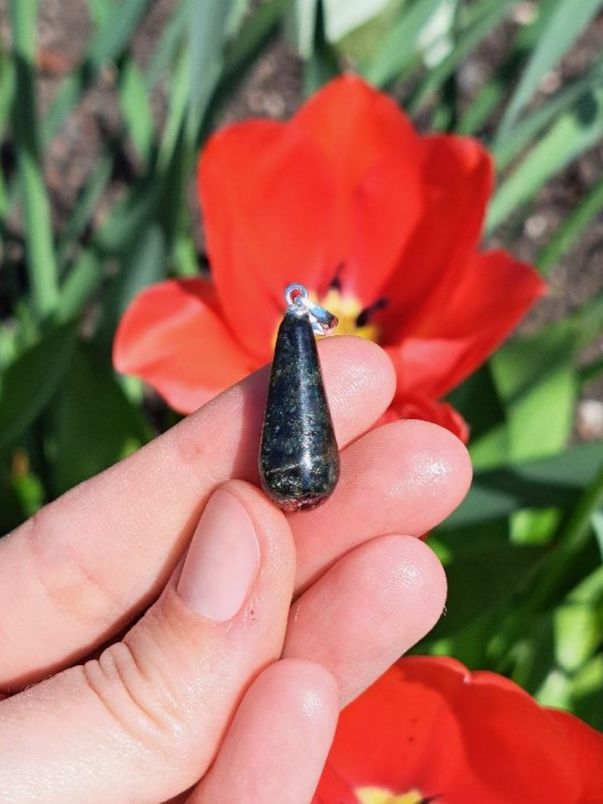 Ciondoli: Schweizer Granat & Peridotit Anhänger – Nuovo e nell'imballaggio originale da Richterswil venduto da Viorella 1