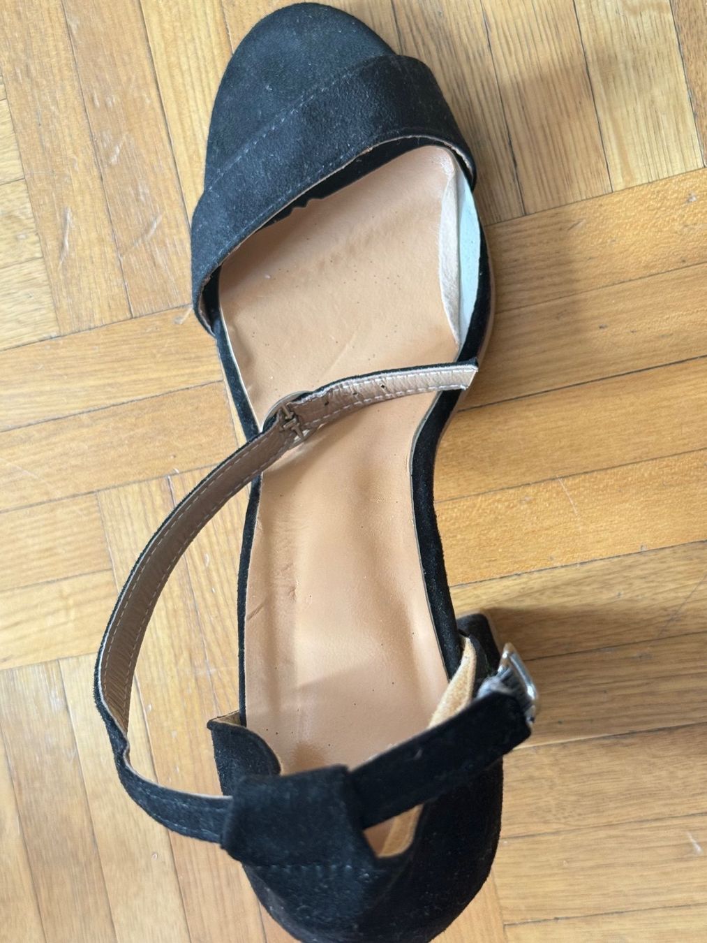 Scarpe da donna: Talons noirs détails de roses rouges – Usato da Montreux venduto da iza_peche8 3