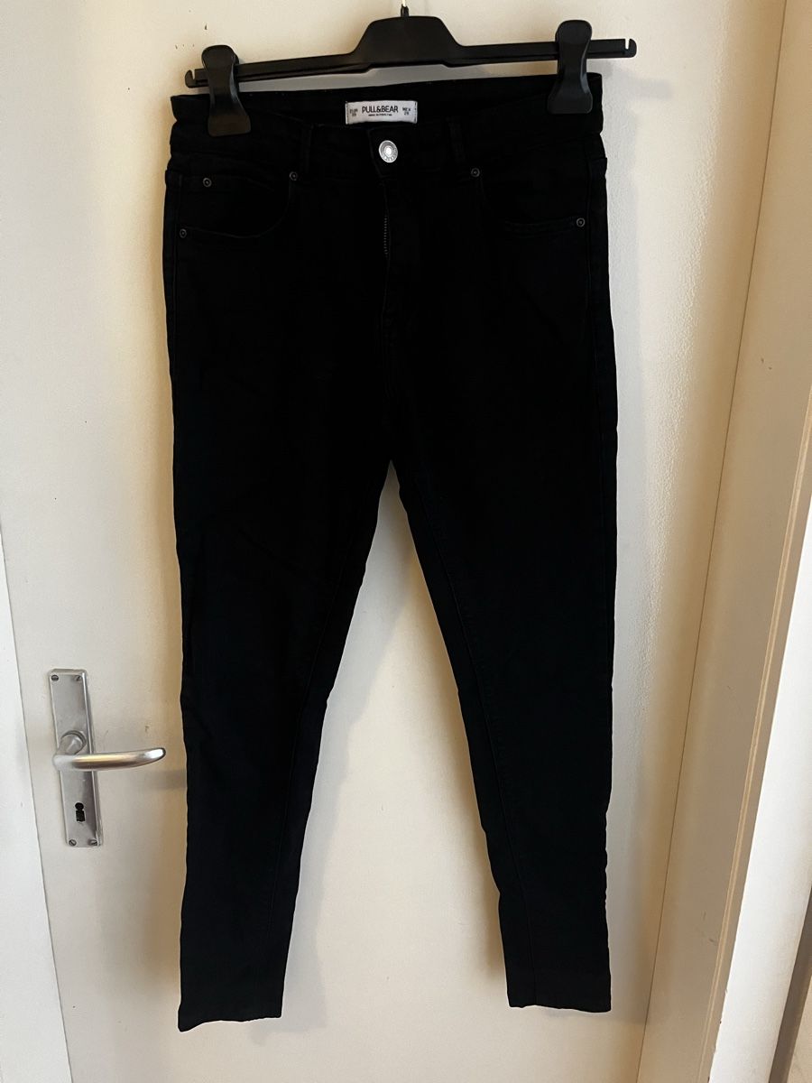 Pull&Bear Jeans: Schwarze Jeans Pull&Bear Gr. 38 Top Zustand – Gebraucht aus Schübelbach von lan_2rdc