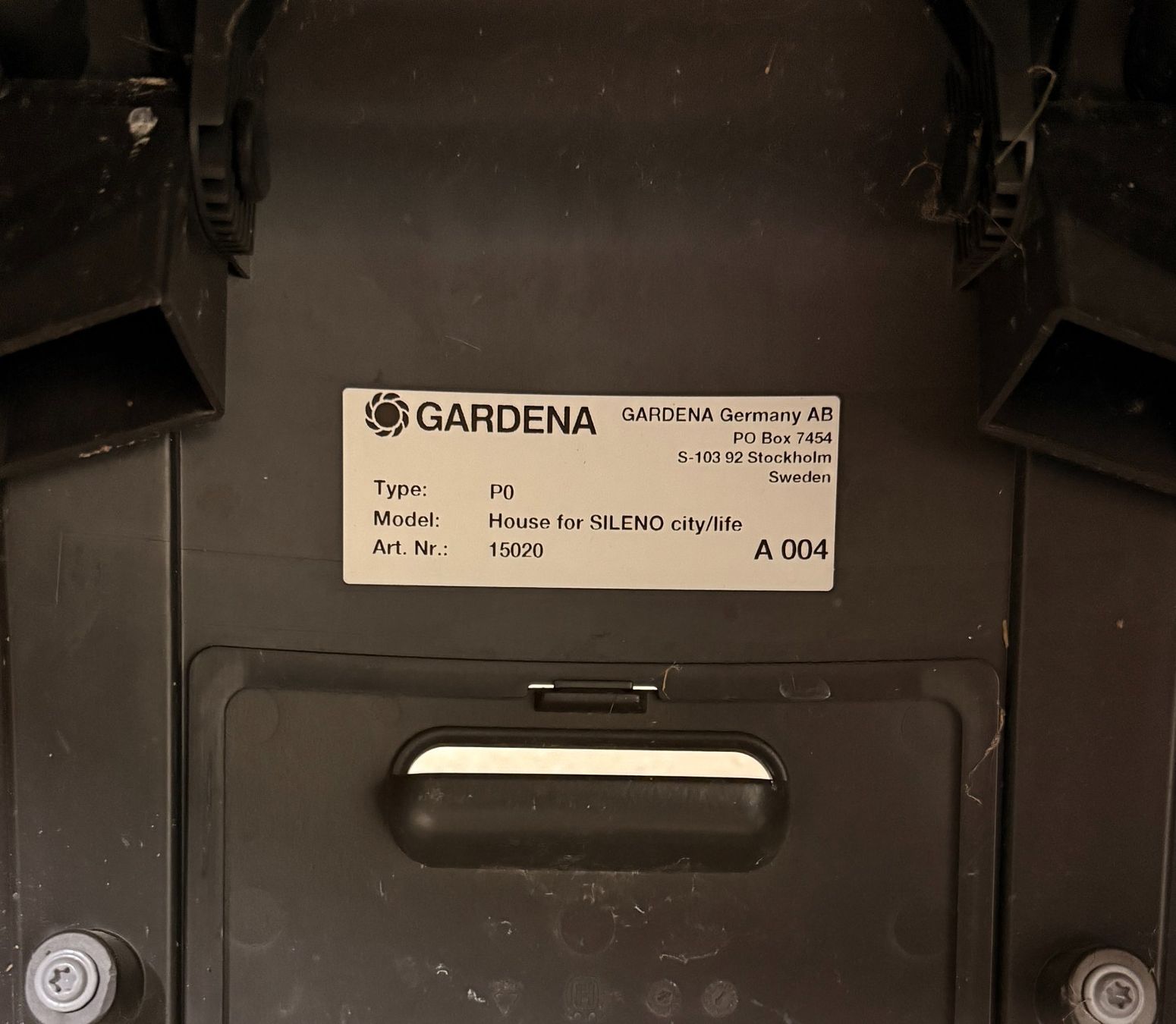Rifugi: Garage Robot tondeuse Gardena Sileno – Usato da Chézard-St-Martin venduto da kdu_f9lw 3