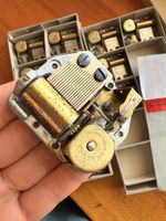 Lot de 14  mécanismes de boîte à musique Reuge.
