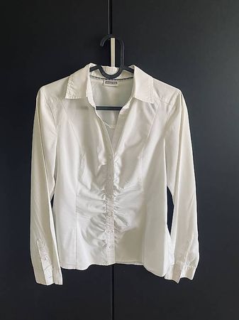 Taillengerichtete Bluse von Street one. Grösse 34.