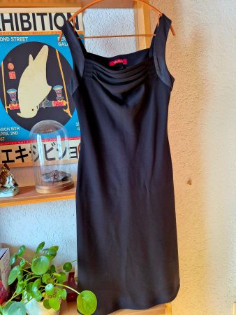 Max Mara Etuikleid mit Wasserfallausschnitt S
