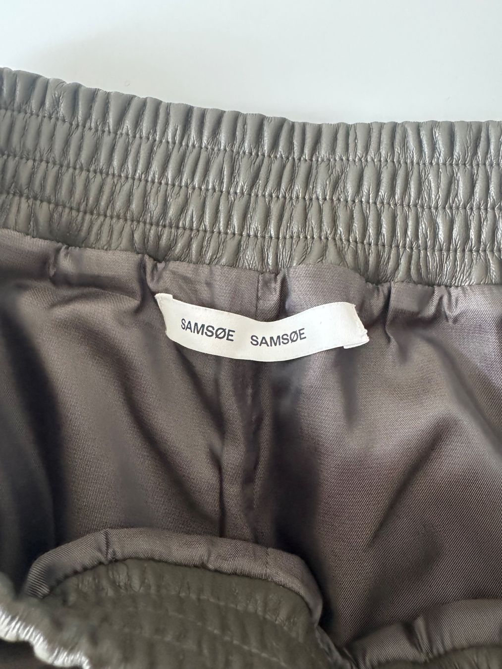 Samsøe Samsøe Pantalons: JUNO - Leather trousers M - beluga €240.00 – D'occasion à Zürich par Linen218 6